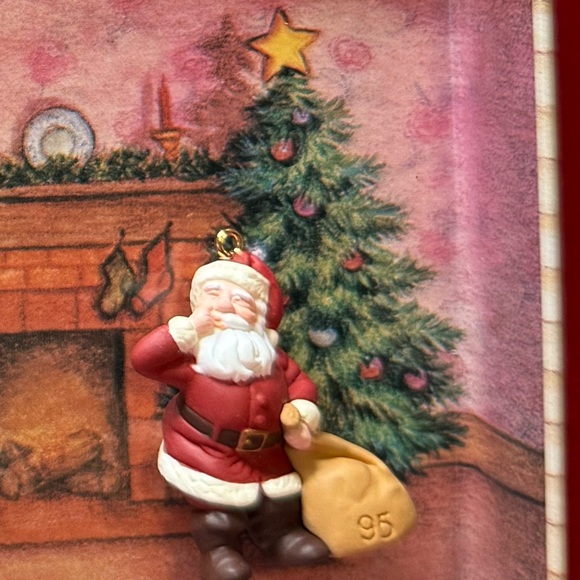 The Night Before Christmas Display by Hallmark - Picture 9 of 11